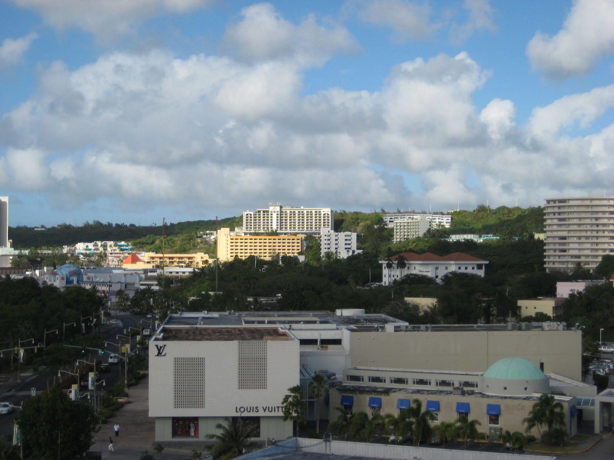 Grand Plaza Hotel Tumon Extérieur photo