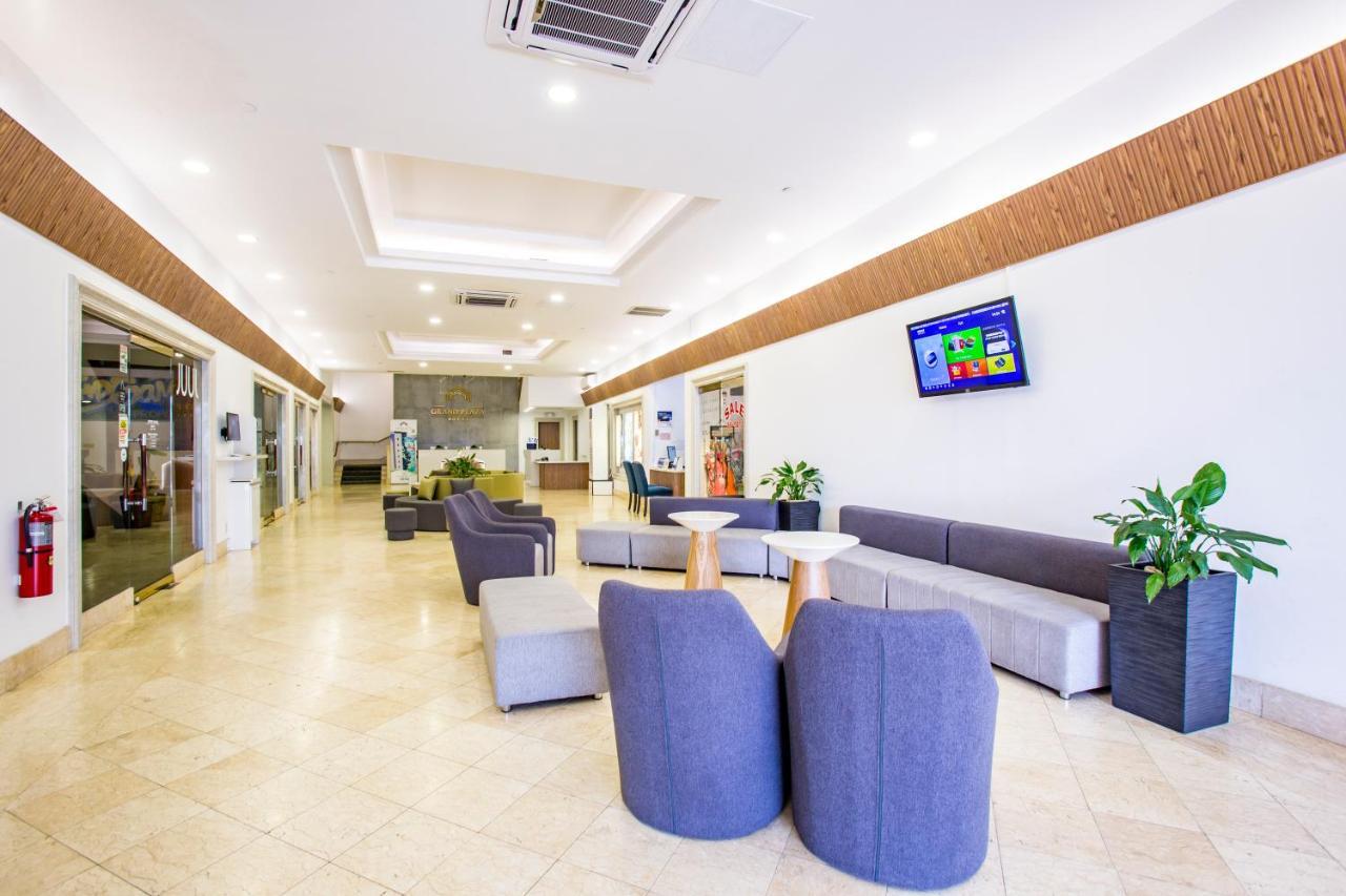 Grand Plaza Hotel Tumon Extérieur photo